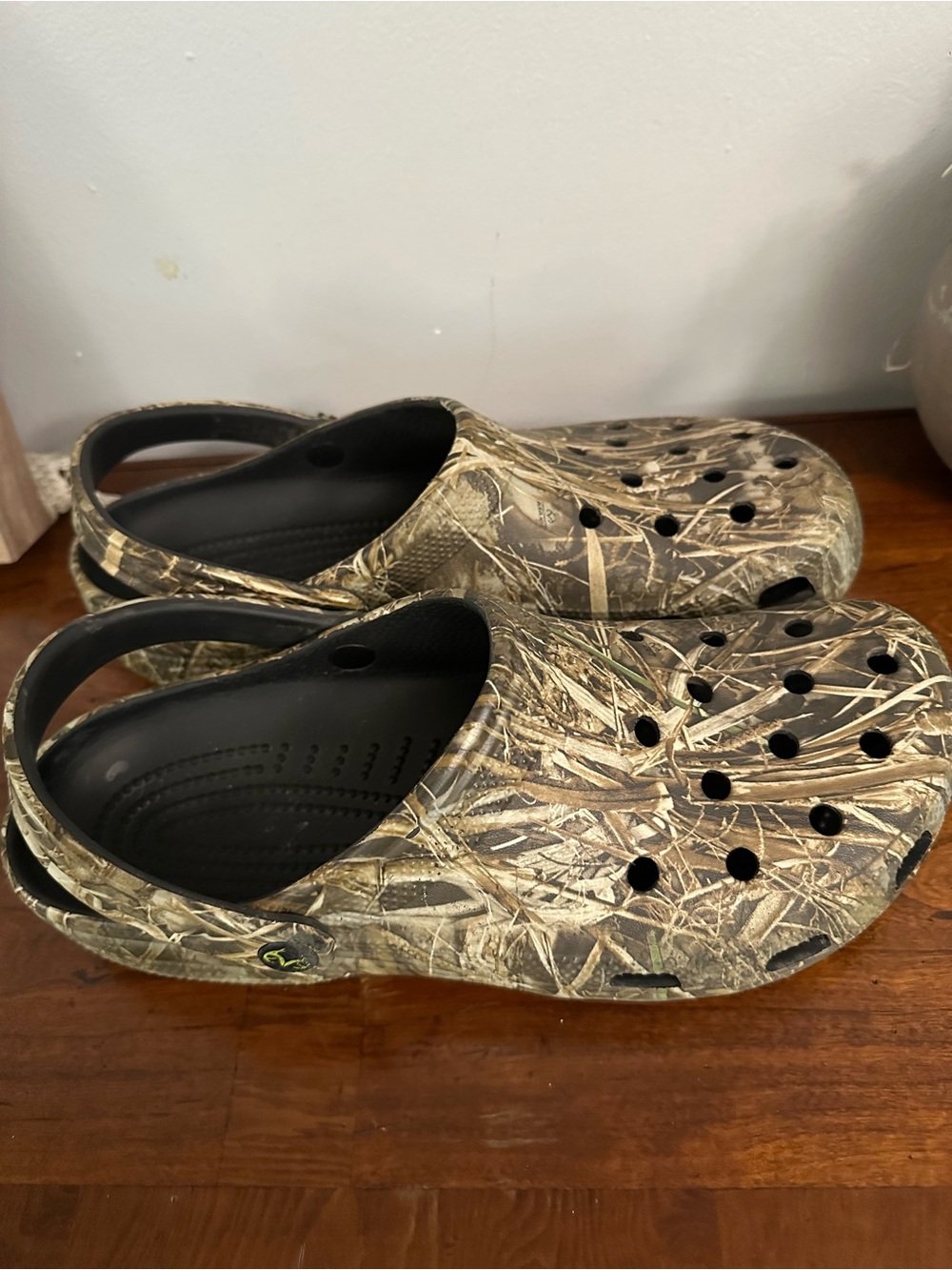 CROCS Men's Camo Slip-On Comfort Clog - Tan & Black